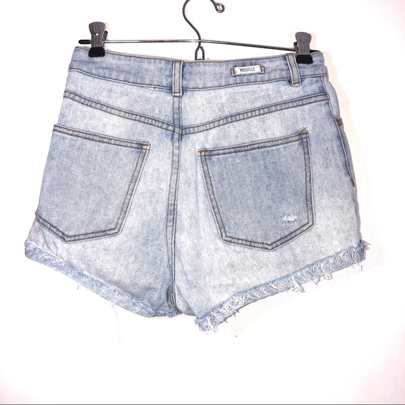 Brandy Melville High Rise Shorts - Picture 2 of 8